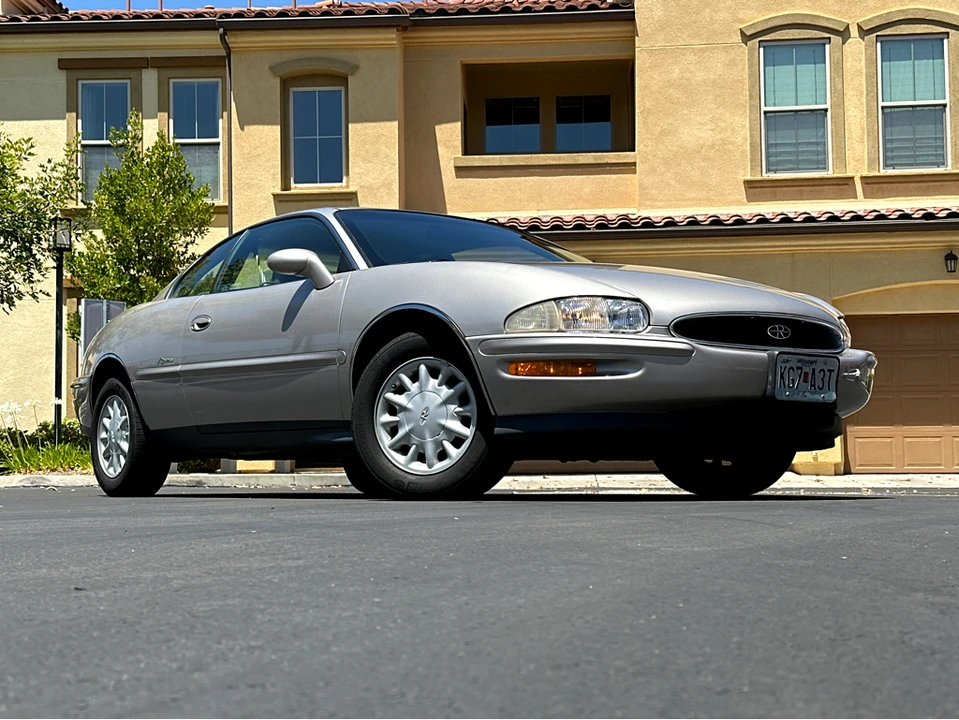 1996 Buick Riviera 8th Gen - Image 5 of 31