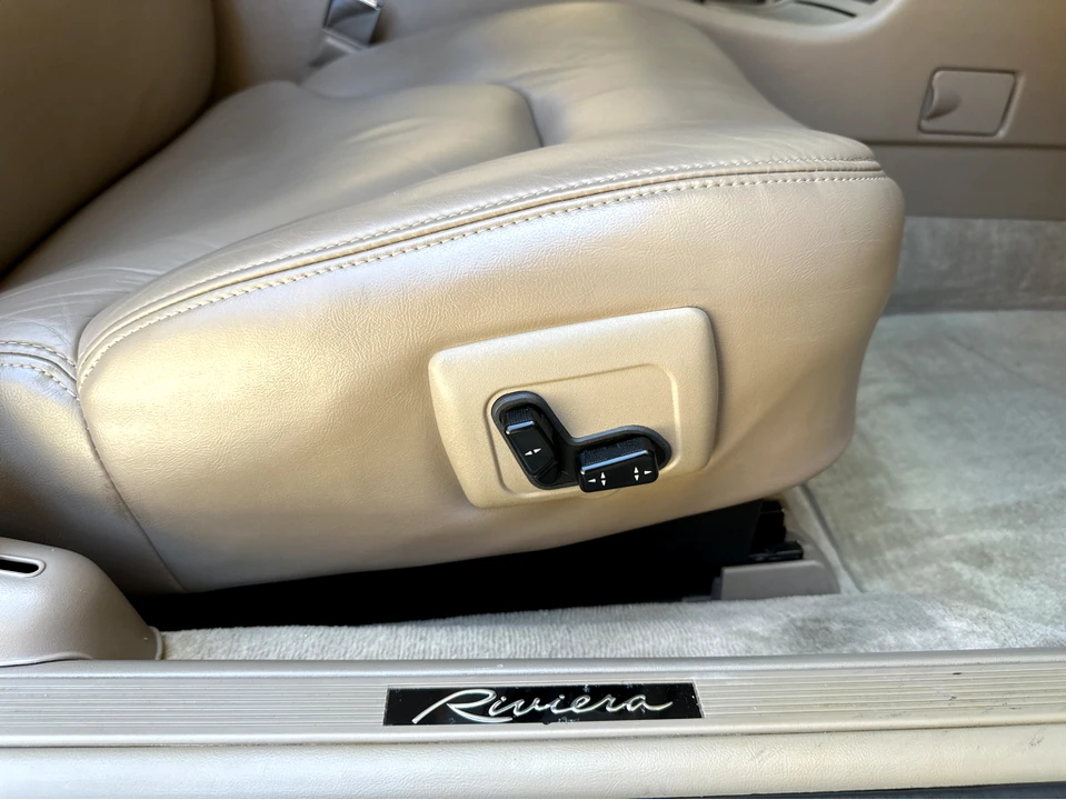 1996 Buick Riviera 8th Gen - Image 21 of 31
