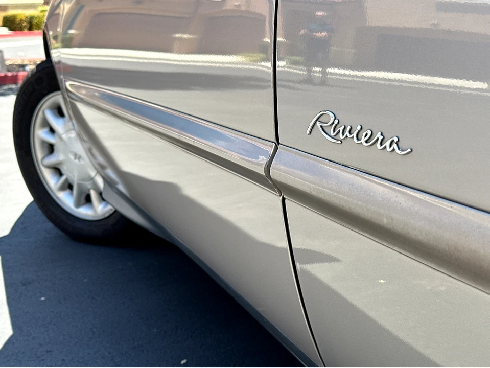 1996 Buick Riviera 8th Gen - Image 11 of 31