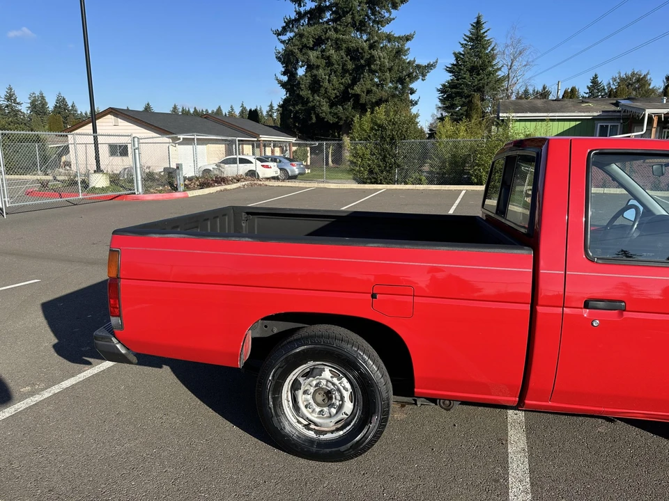1996 Nissan - Image 17 of 31