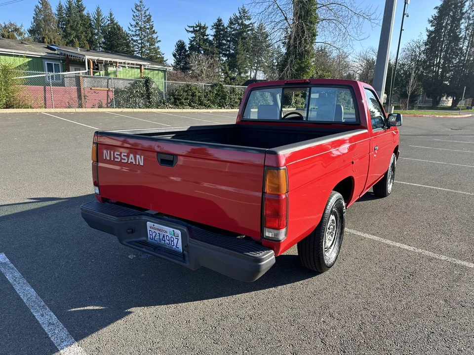 1996 Nissan - Image 12 of 31