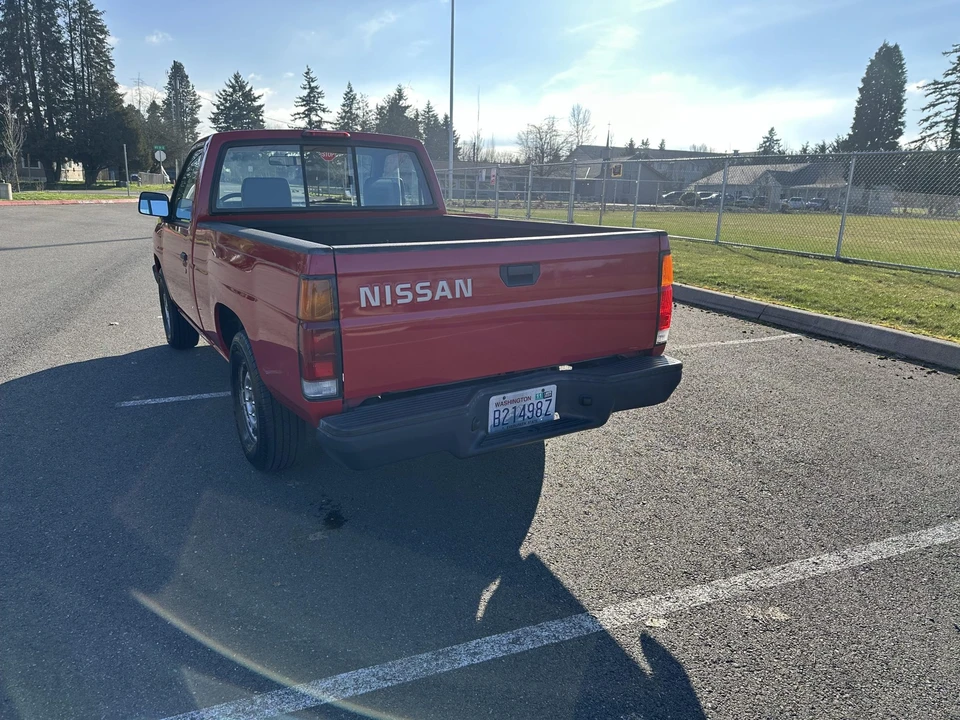 1996 Nissan - Image 11 of 31