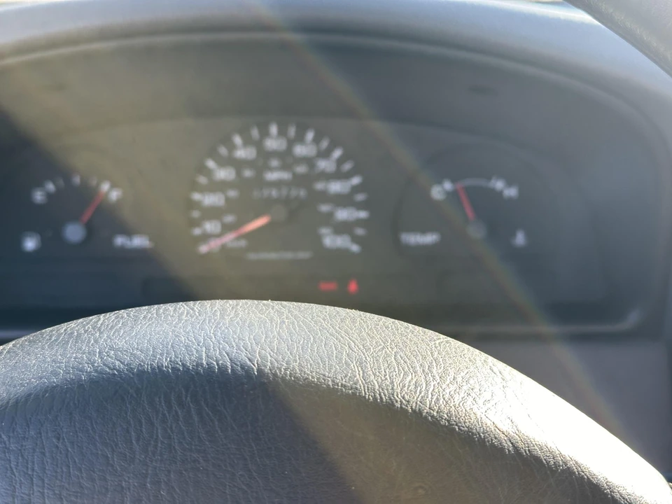 1996 Nissan - Image 23 of 31
