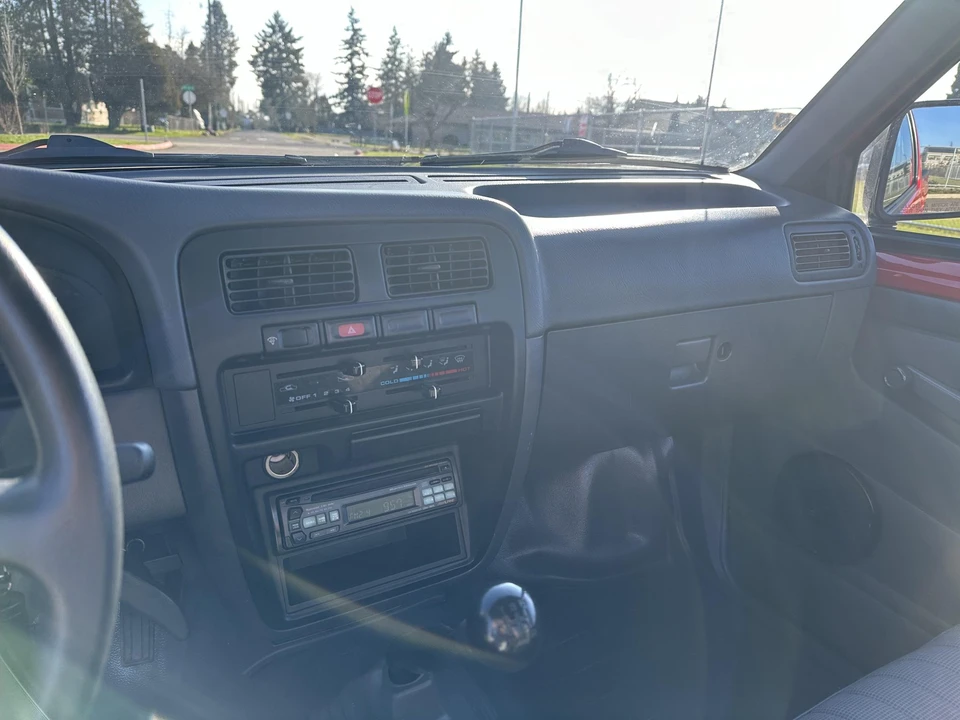 1996 Nissan - Image 25 of 31