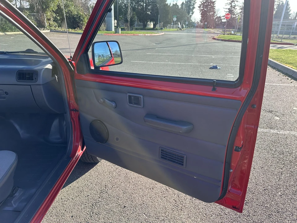 1996 Nissan - Image 30 of 31