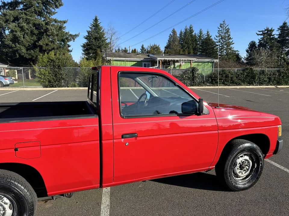 1996 Nissan - Image 15 of 31