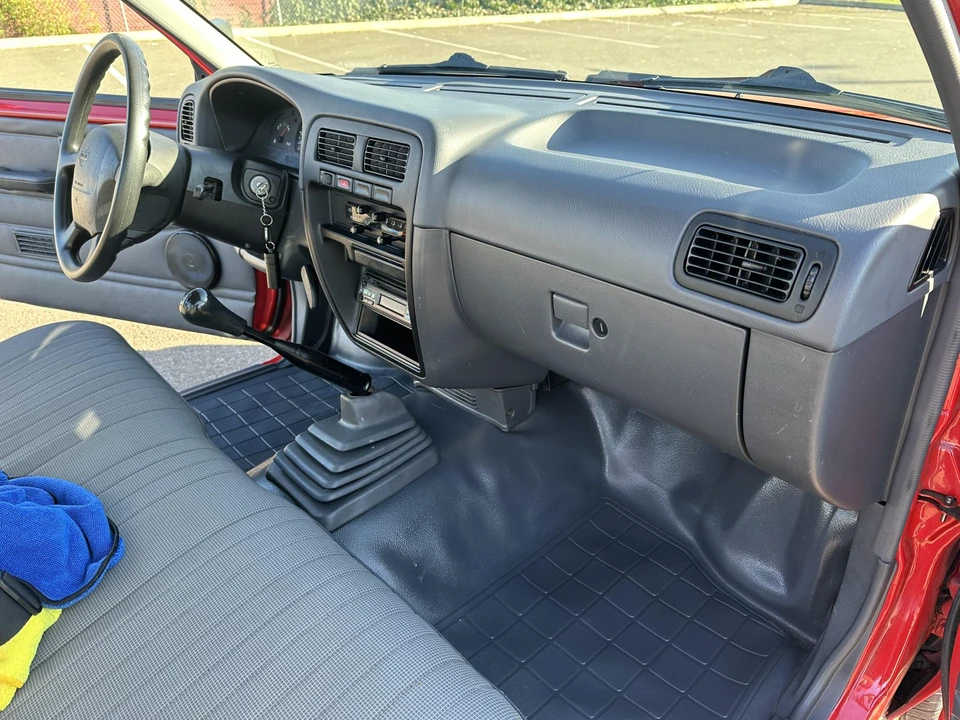 1996 Nissan - Image 26 of 31
