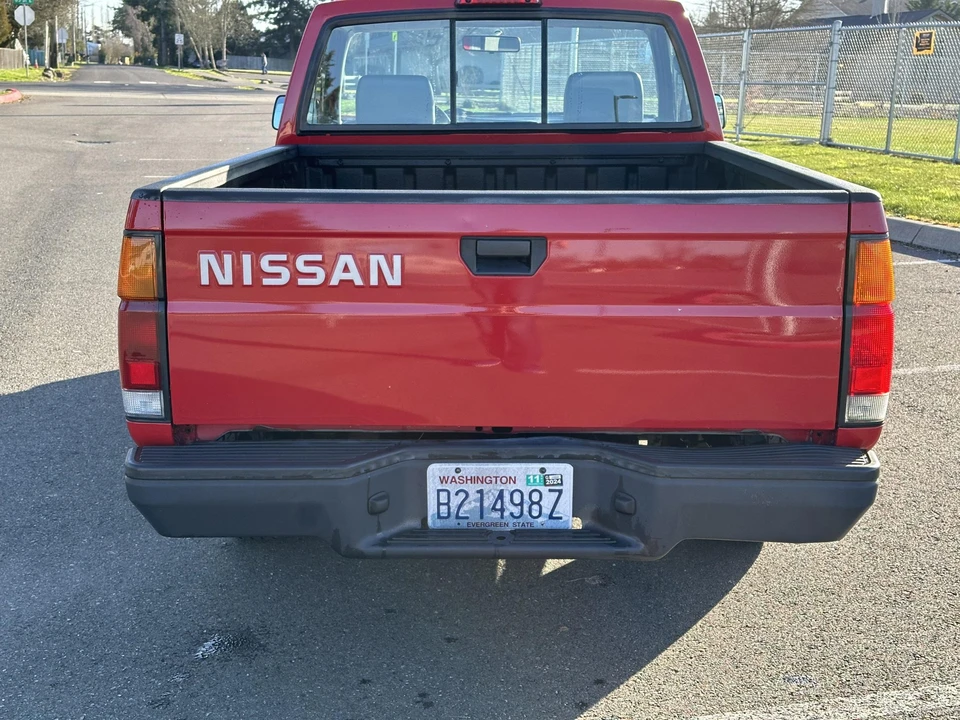 1996 Nissan - Image 8 of 31