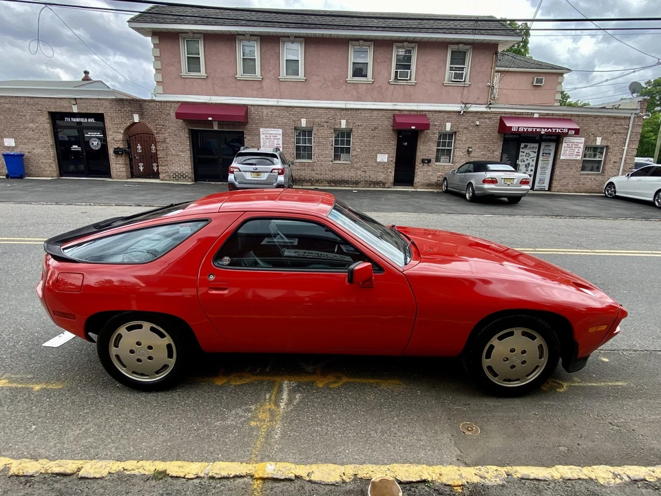 1984 Porsche 928 S - Image 9 of 31