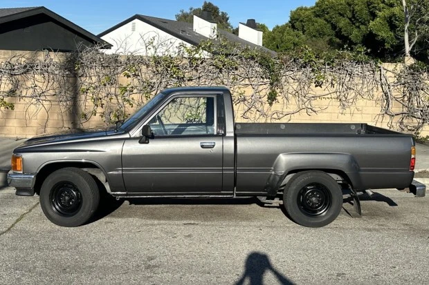 1988 Toyota Hilux 4th Gen - Image 3 of 7