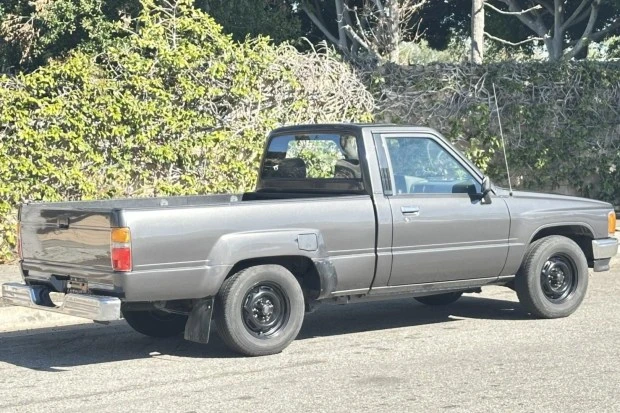 1988 Toyota Hilux 4th Gen - Image 2 of 7
