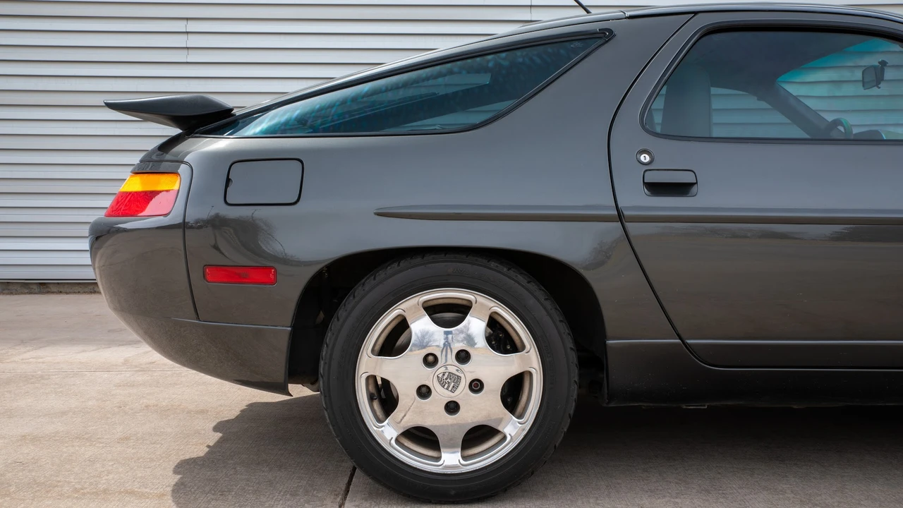 1989 Porsche 928 GT - Image 14 of 31