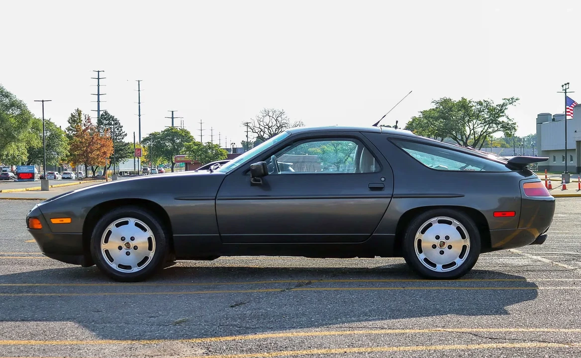 1989 Porsche 928 S4 - Image 2 of 6