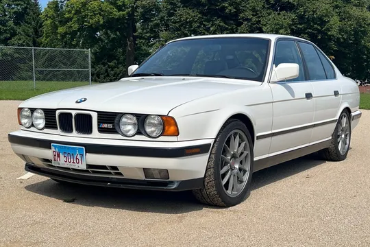 1991 BMW M5