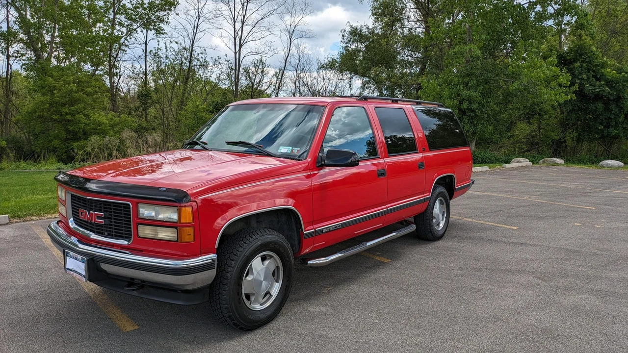1995 GMC Suburban 8th Gen - Image 12 of 31