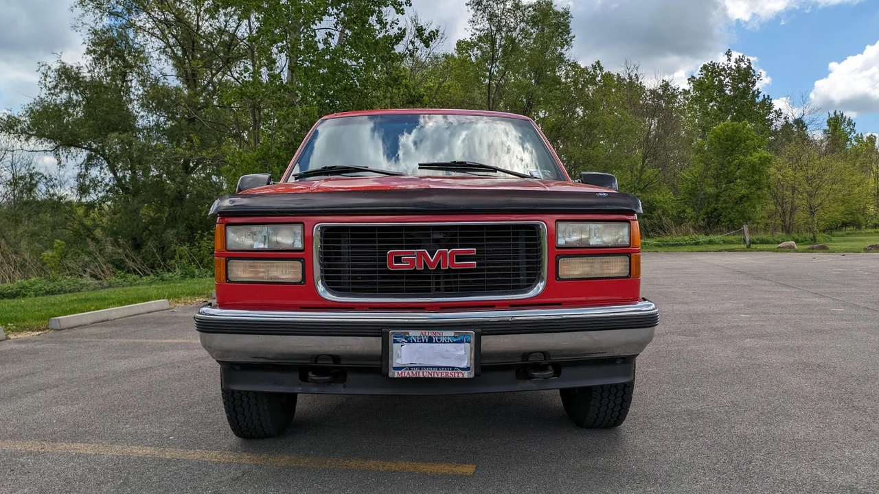 1995 GMC Suburban 8th Gen - Image 11 of 31
