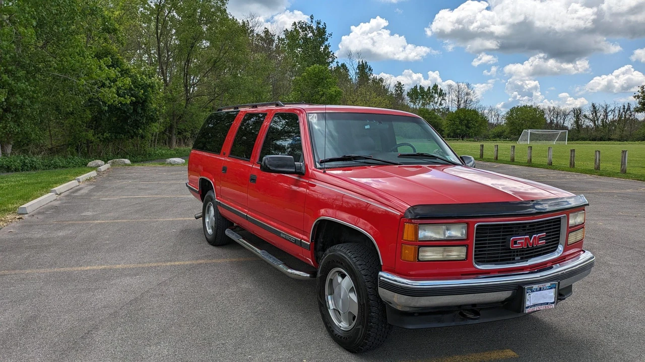 1995 GMC Suburban 8th Gen - Image 10 of 31