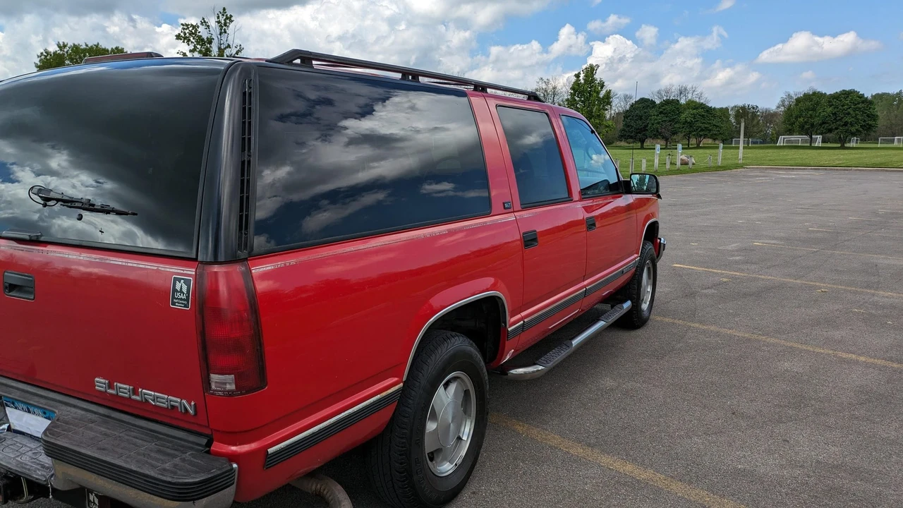 1995 GMC Suburban 8th Gen - Image 6 of 31