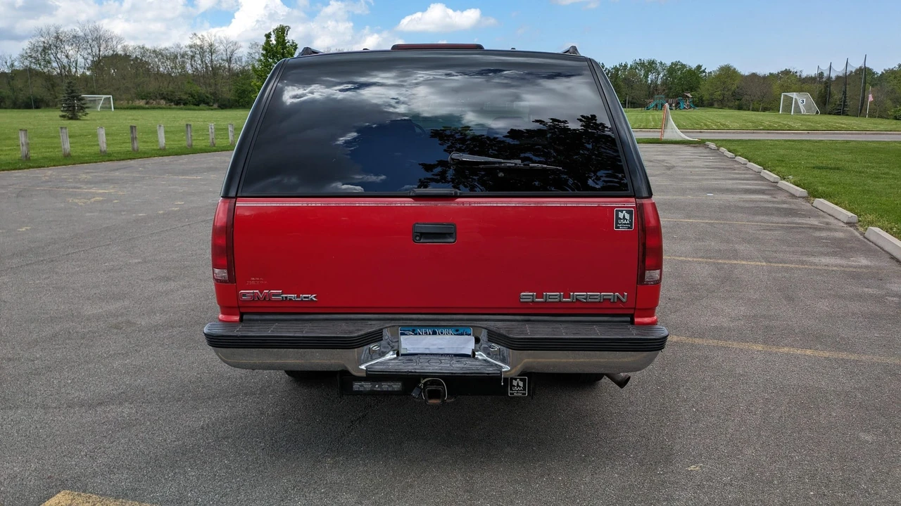 1995 GMC Suburban 8th Gen - Image 5 of 31