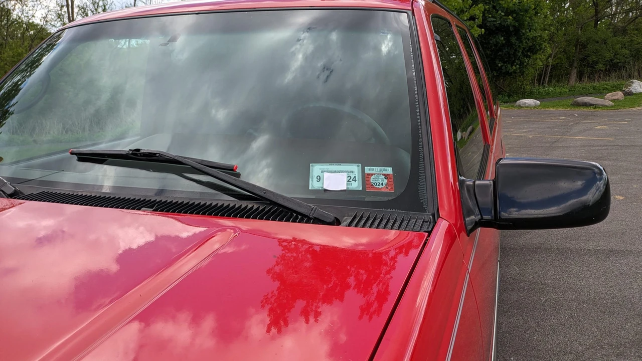 1995 GMC Suburban 8th Gen - Image 28 of 31