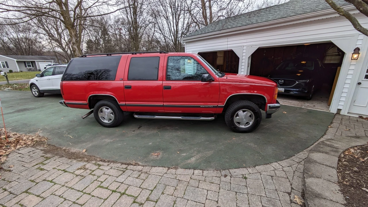 1995 GMC Suburban 8th Gen - Image 17 of 31
