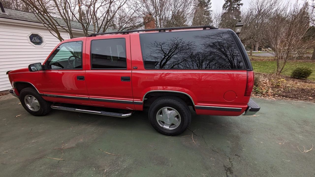 1995 GMC Suburban 8th Gen - Image 23 of 31