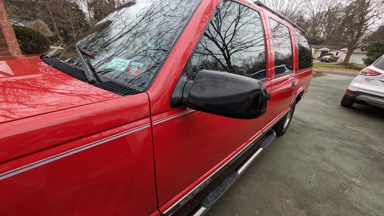 1995 GMC Suburban 8th Gen - Image 26 of 31