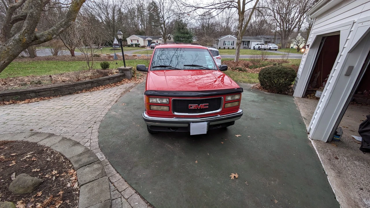 1995 GMC Suburban 8th Gen - Image 16 of 31