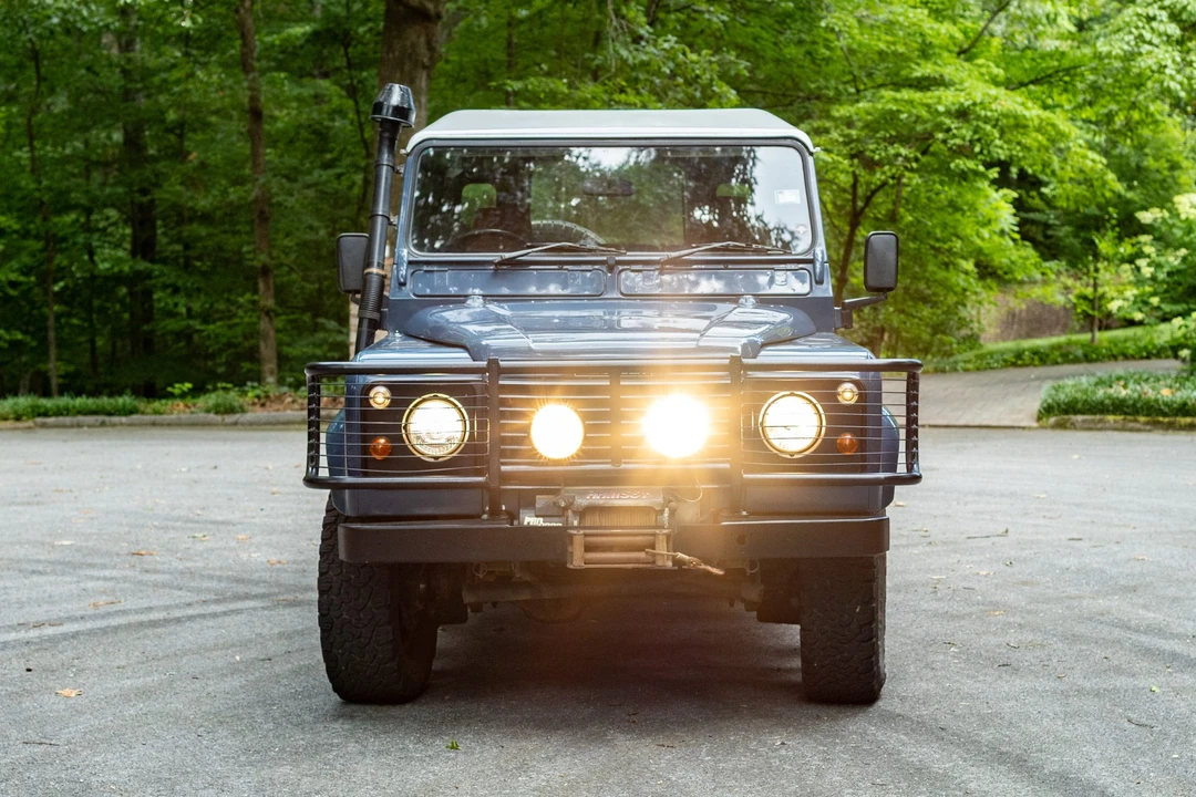 1997 Land Rover Defender 110 - Image 11 of 31