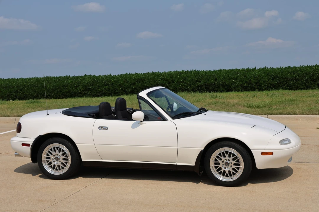 1990 Mazda NA MX-5 Miata - Image 2 of 31