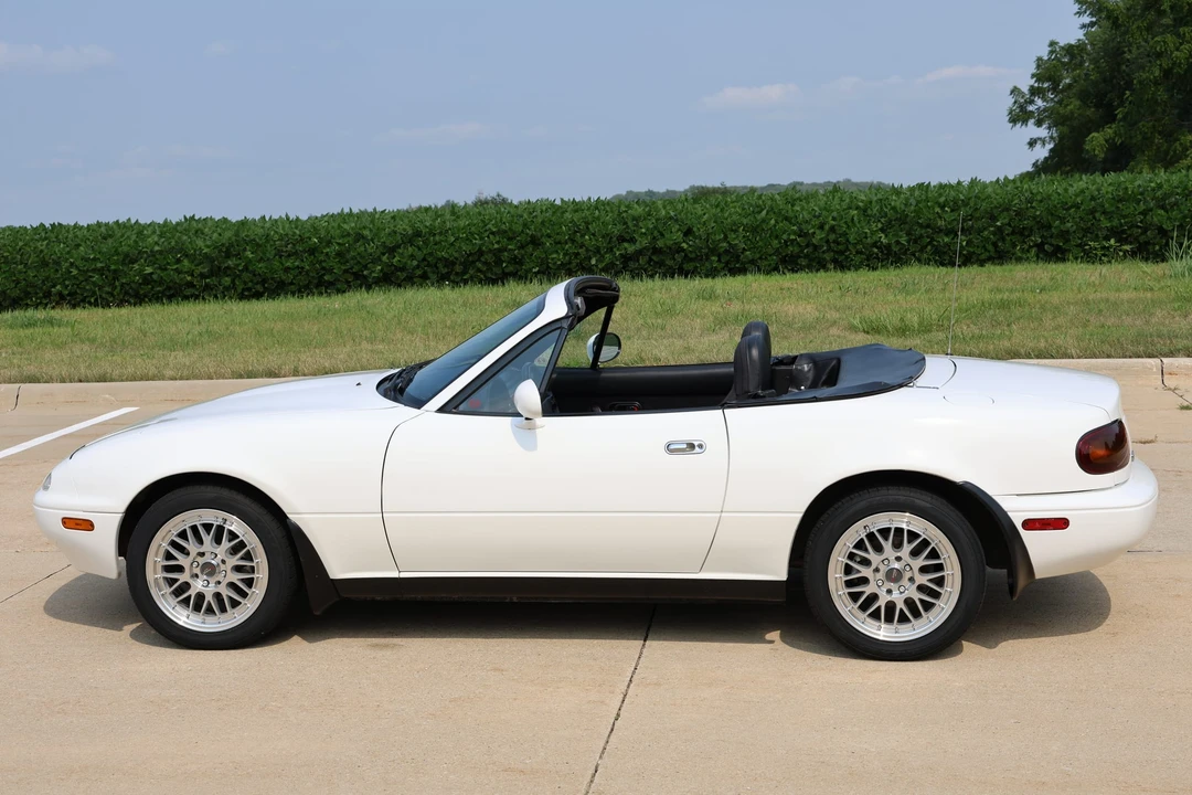 1990 Mazda NA MX-5 Miata - Image 21 of 31
