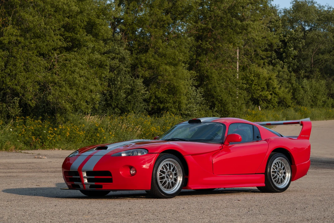 2001 Dodge Viper GTS 2nd Gen - Image 2 of 31
