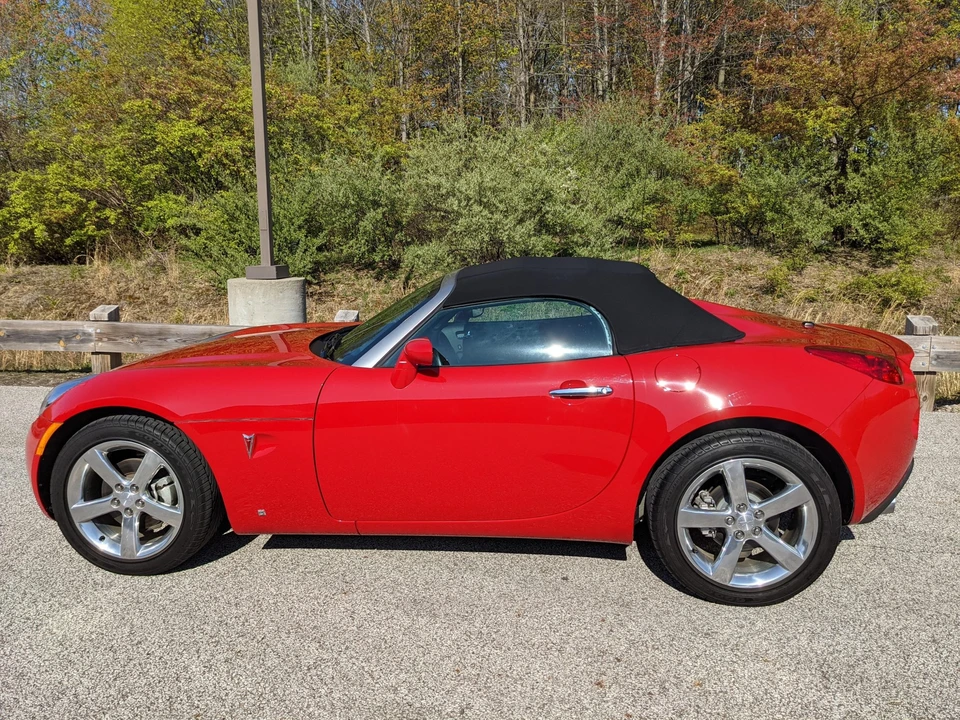 2007 Pontiac Solstice GXP - Image 2 of 31