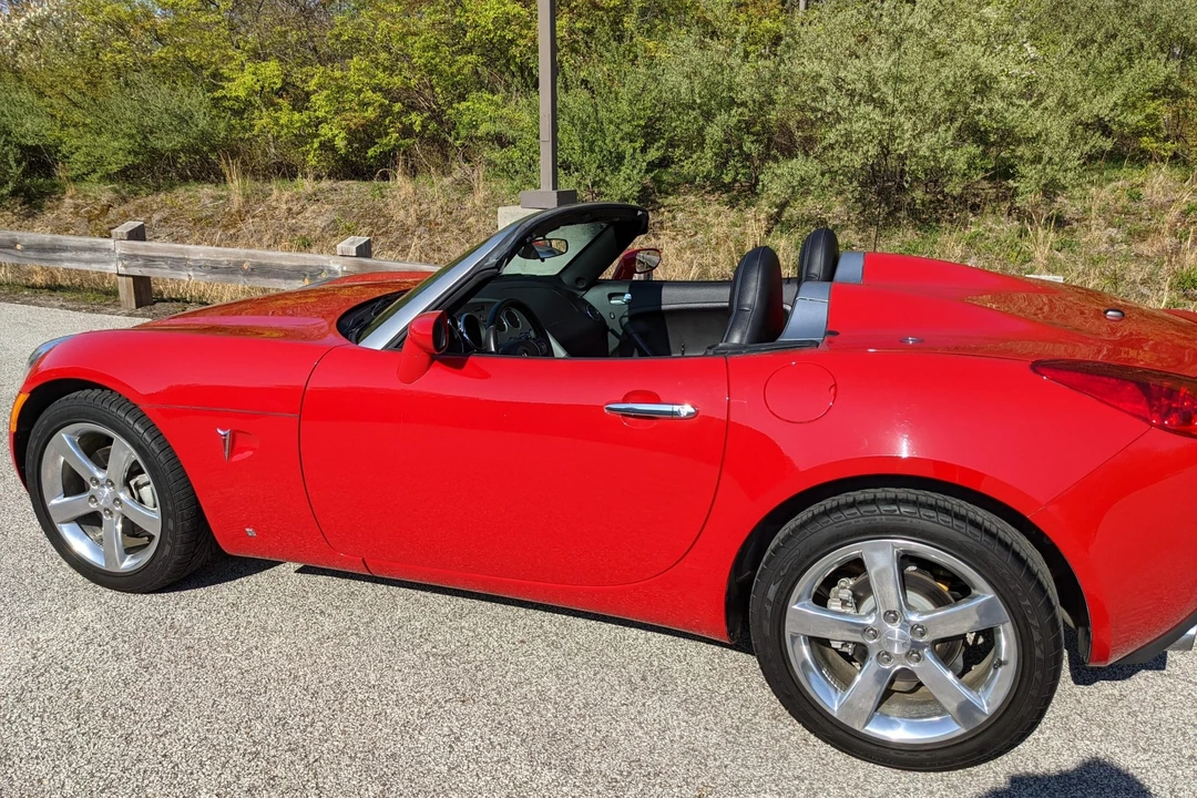 2007 Pontiac Solstice GXP - Image 3 of 31