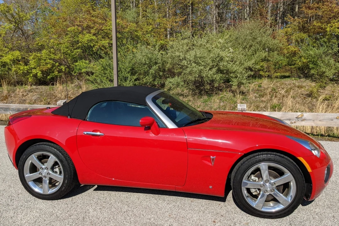 2007 Pontiac Solstice GXP - Image 10 of 31