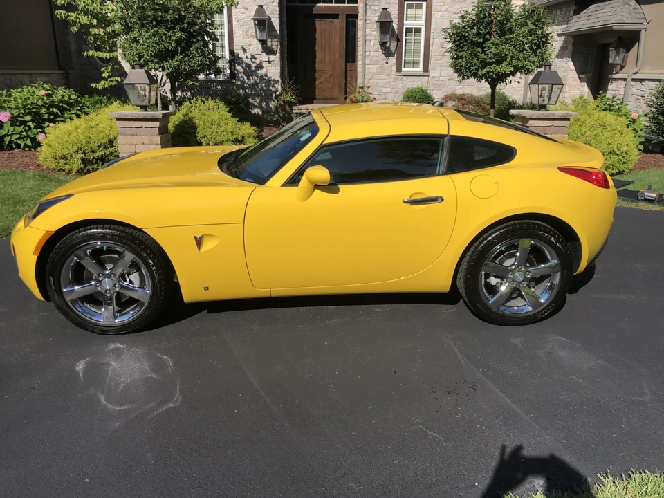 2009 Pontiac Solstice GXP - Image 2 of 31