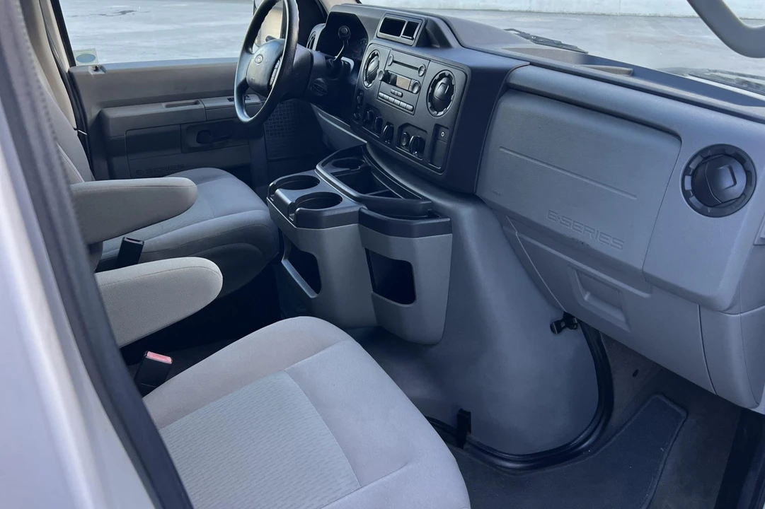 2013 Ford Econoline Van - Image 4 of 7