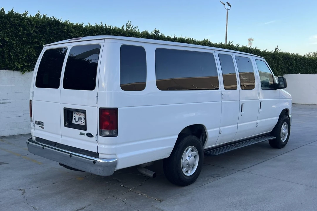 2013 Ford Econoline Van - Image 2 of 7