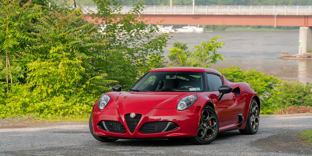 2015 Alfa Romeo 4C Coupe - Image 2 of 31