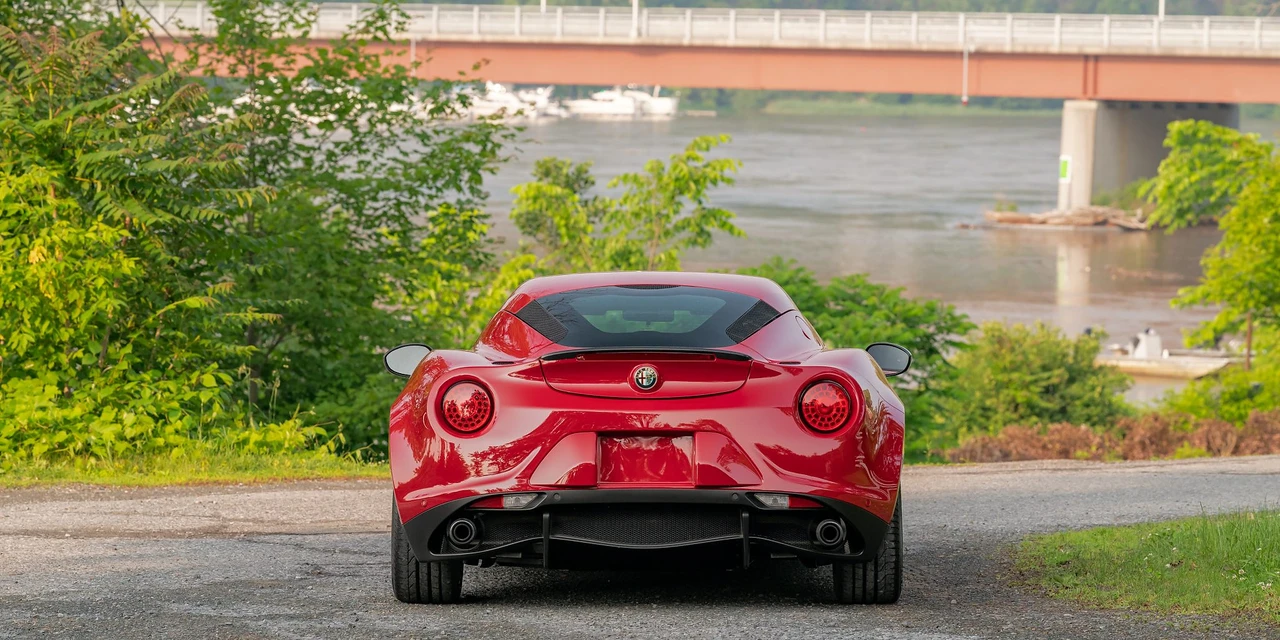 2015 Alfa Romeo 4C Coupe - Image 27 of 31