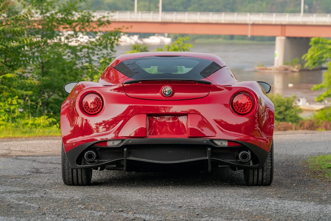 2015 Alfa Romeo 4C Coupe - Image 28 of 31