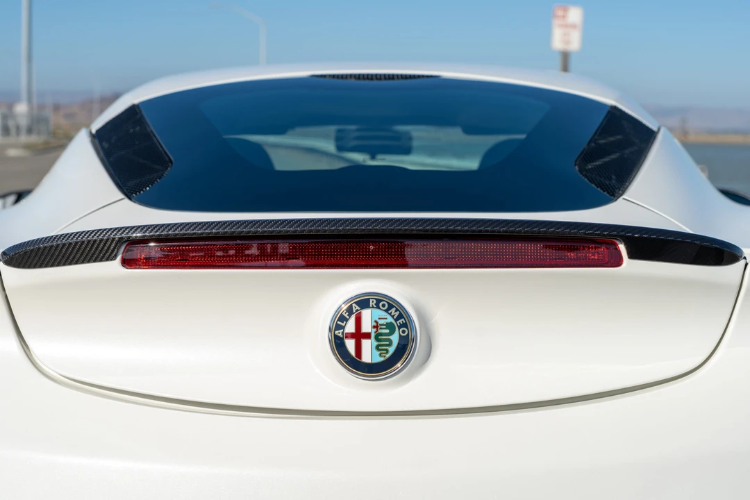 2015 Alfa Romeo 4C Coupe - Image 24 of 31