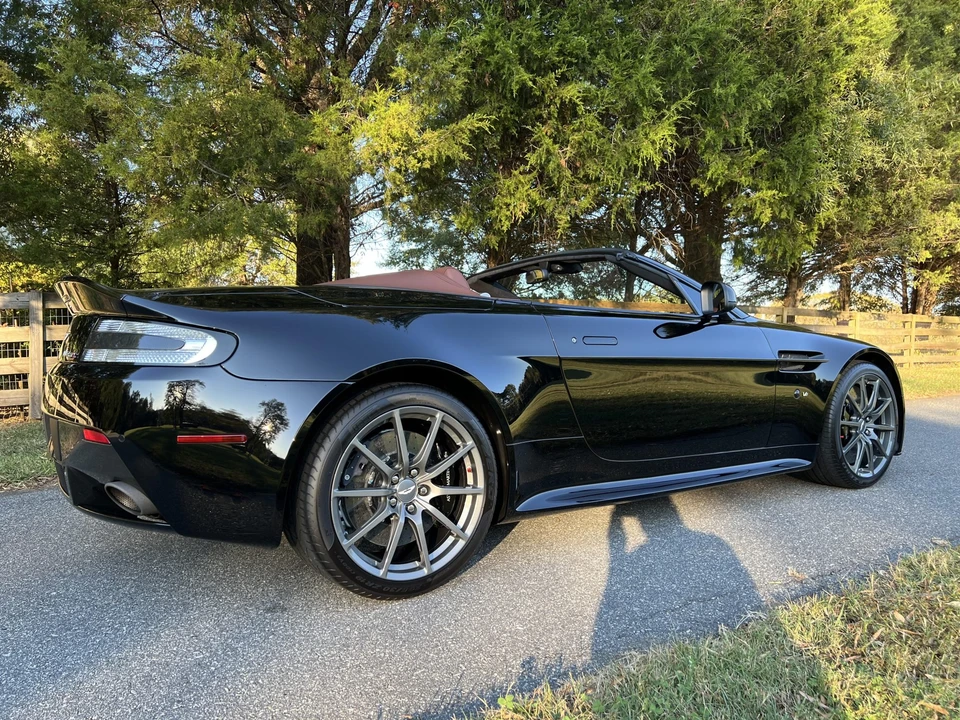 2017 Aston Martin V12 Vantage (2010-2018) - Image 24 of 31
