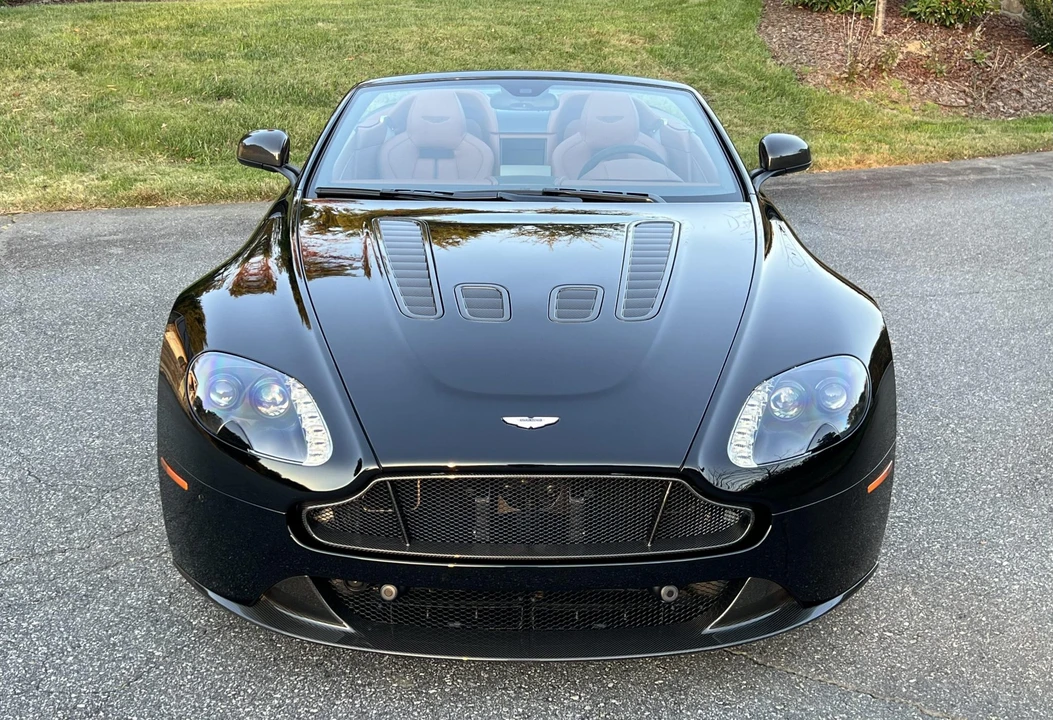 2017 Aston Martin V12 Vantage (2010-2018) - Image 8 of 31