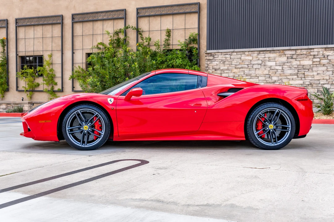 2018 Ferrari 488 Spider - Image 4 of 31