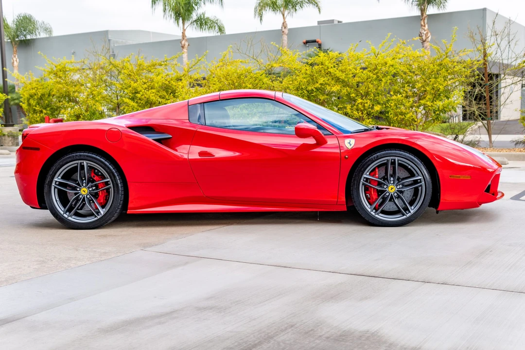 2018 Ferrari 488 Spider - Image 11 of 31