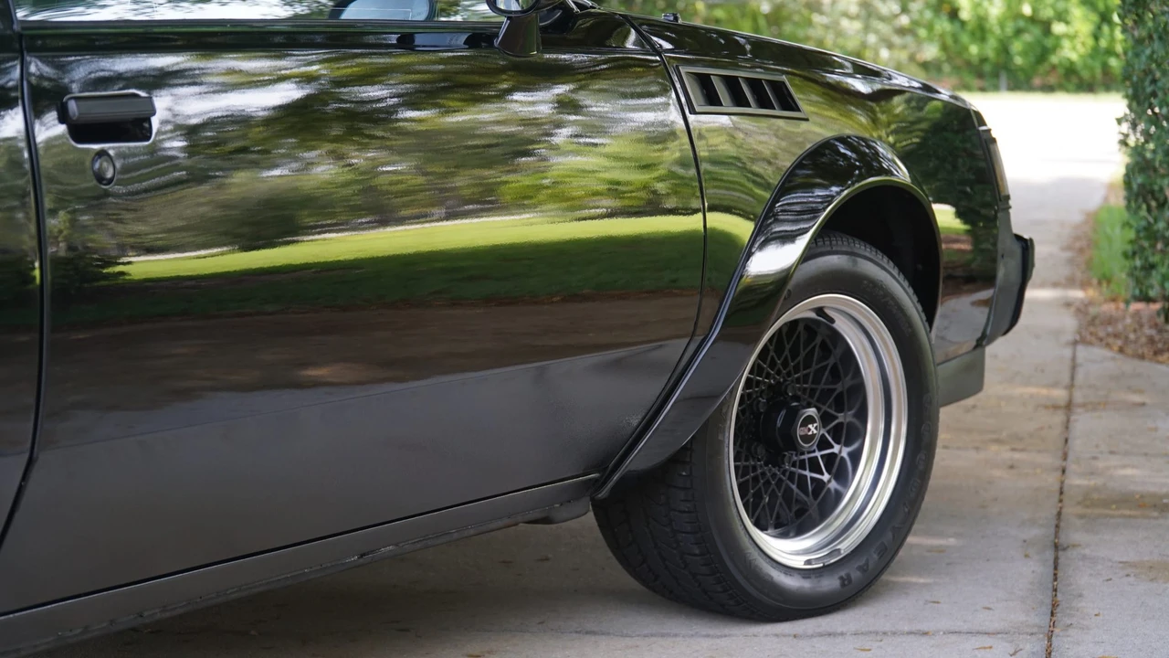 1987 Buick Grand National GNX - Image 27 of 31