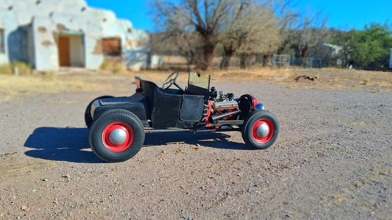 Ford Hot Rod - Image 15 of 31