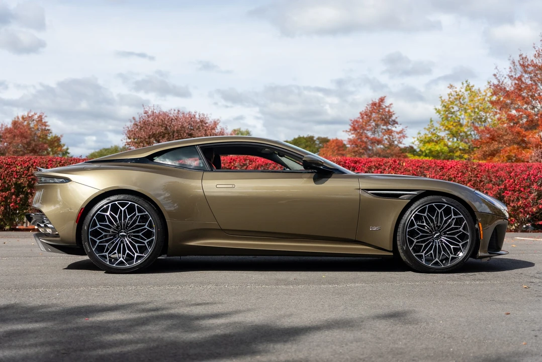 2020 Aston Martin DBS Superleggera - Image 14 of 31