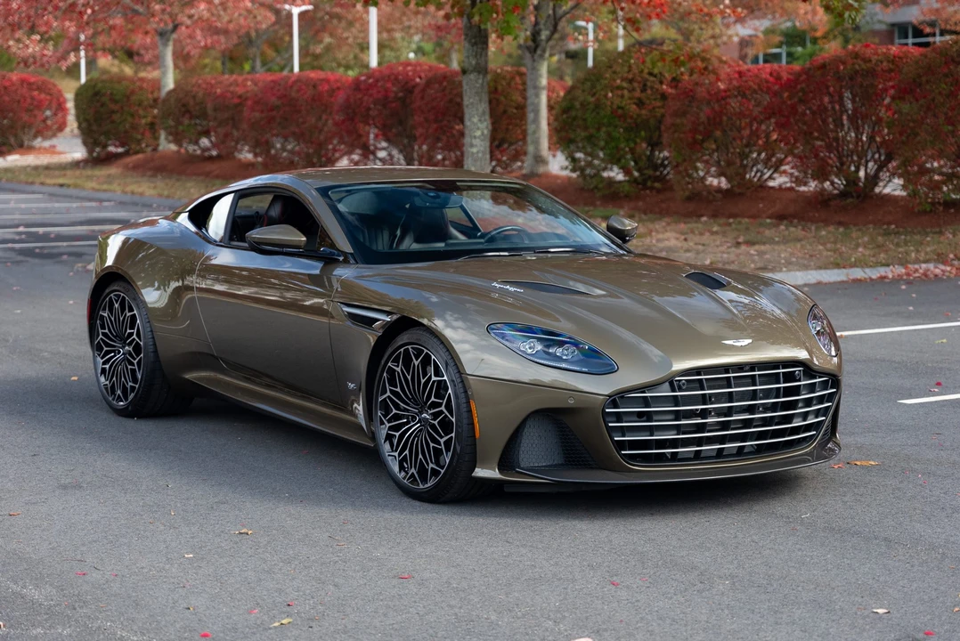 2020 Aston Martin DBS Superleggera - Image 17 of 31